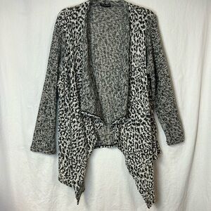 Cha cha Vente Women’s Cardigan Size 1X Black Cream Waterfall Front